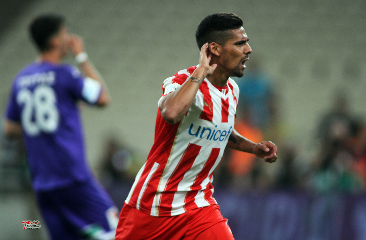 Ο Χάρα έχει μόλις κάνει το 1-0 για τον Ολυμπιακό