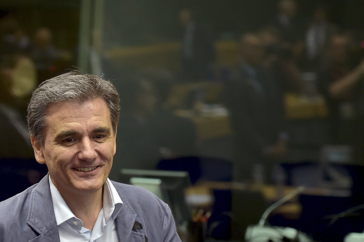 Θα με δουν και με το τσαλακωμένο σακάκι και θα με λυπηθούν