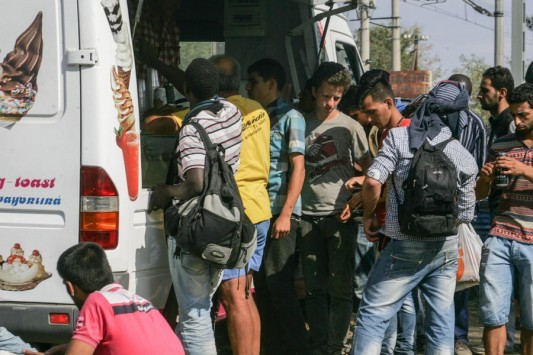 Τα Σκόπια στέλνουν στρατό στα σύνορα - ''Μπλοκαρισμένοι'' στην Ελλάδα χιλιάδες μετανάστες!
