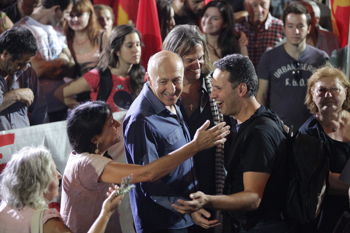Παρόντες στη συγκέντρωση του ΚΚΕ ήταν ο ηθοποιός Παύλος Ορκόπουλος και ο τραγουδιστής Χρήστος Παπαδόπουλος