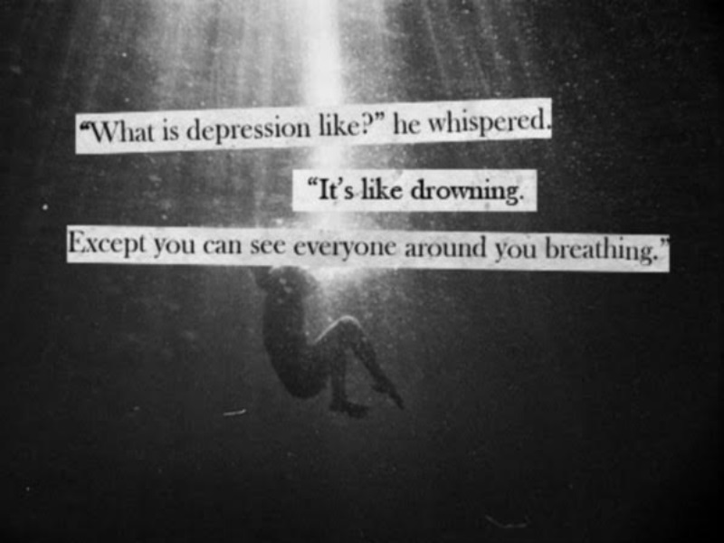 "Πώς είναι να έχεις κατάθλιψη;", ψιθύρισε, "Είναι σαν να πνίγεσαι… αλλά μπορείς να τους δεις όλους γύρω σου να αναπνέουν"