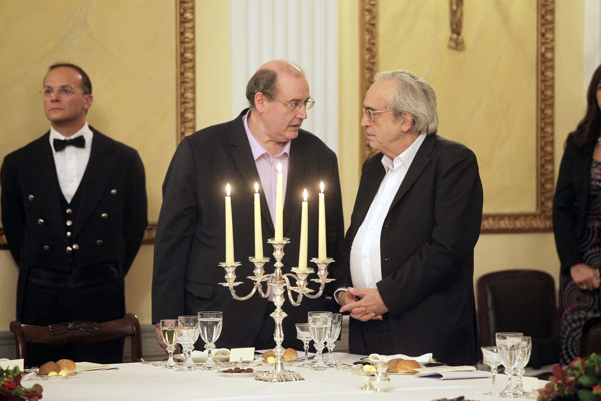 Αριστείδη, μήπως μπορείς να μου τα κάνεις... πενταροδεκάρες;