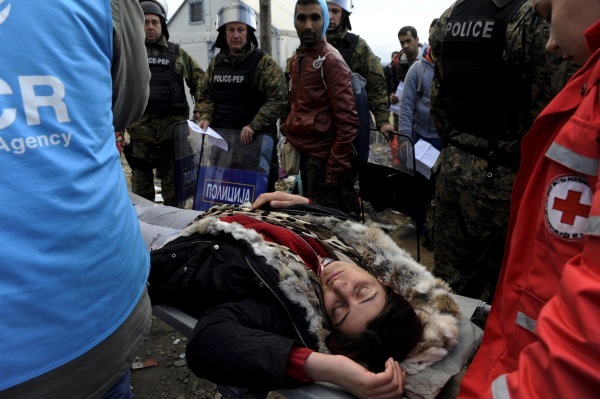 Μια γυναίκα κατέρρευσε - ΦΩΤΟ REUTERS