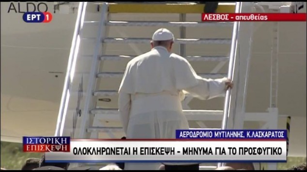 Πάπας Φραγκίσκος: Αποχαιρετισμός στη Λέσβο – Ευχαρίστησε τους κατοίκους του νησιού – Πήρε μαζί του στο Βατικανό τρεις οικογένειες προσφύγων