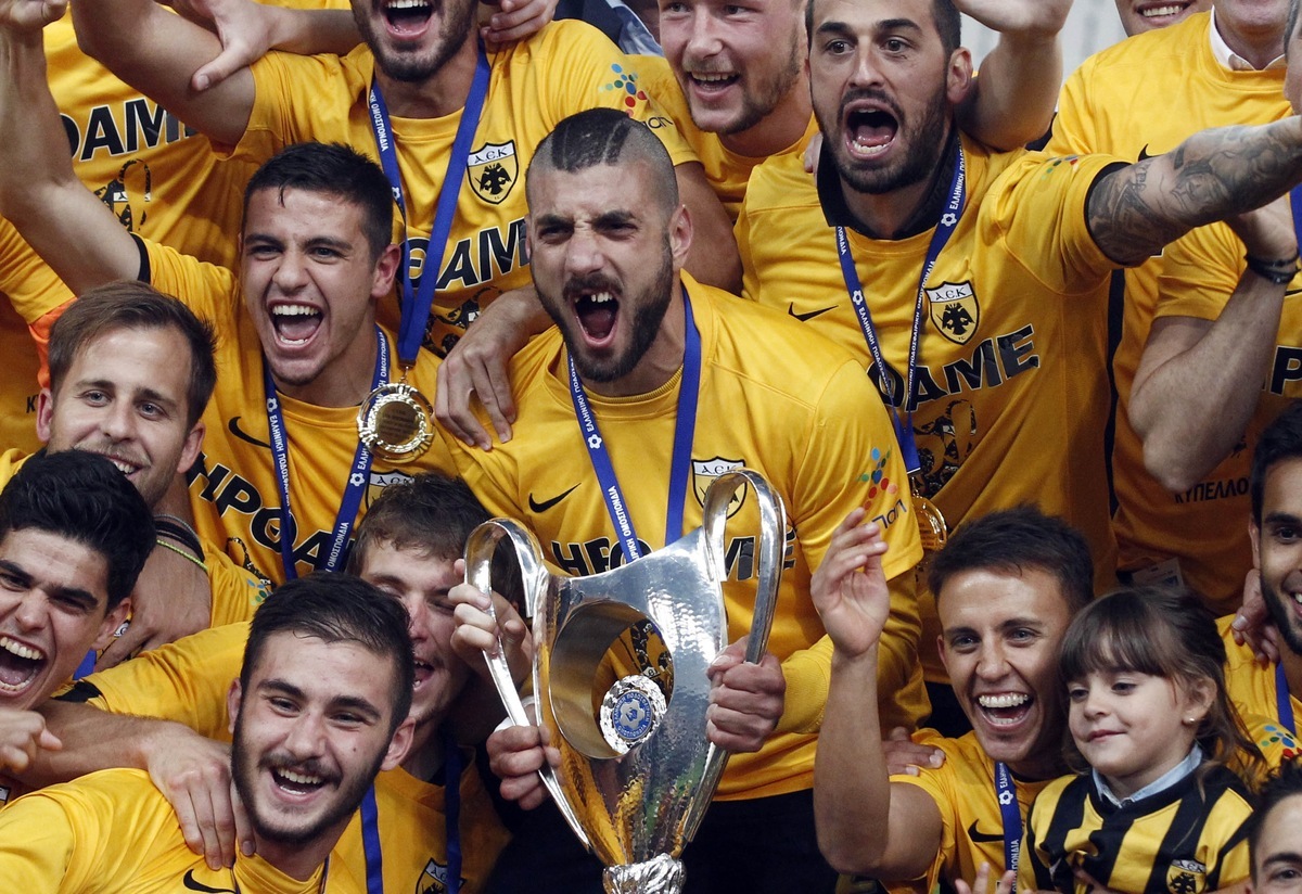 Κύπελλο Ελλάδας - ΑΕΚ: Με τρία σπασμένα δόντια στην απονομή ο Αραβίδης (ΦΩΤΟ)