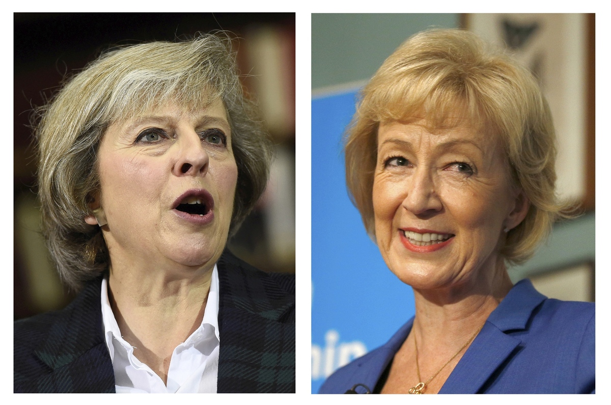 Η Theresa May στα αριστερά και η Andrea Leadsom στα δεξιά