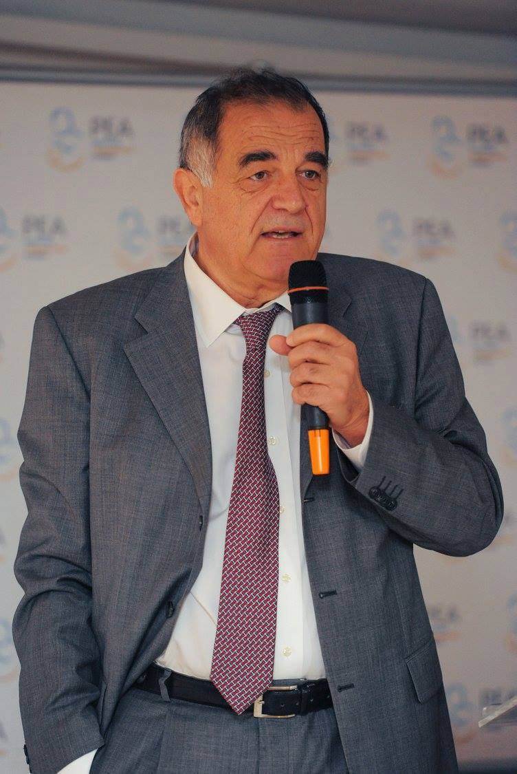 Ο χειρουργός ΩΡΛ και πρόεδρος της Ελληνικής Εταιρείας Λειτουργικής Ρινοπλαστικής Αθανάσιος Σκούρας