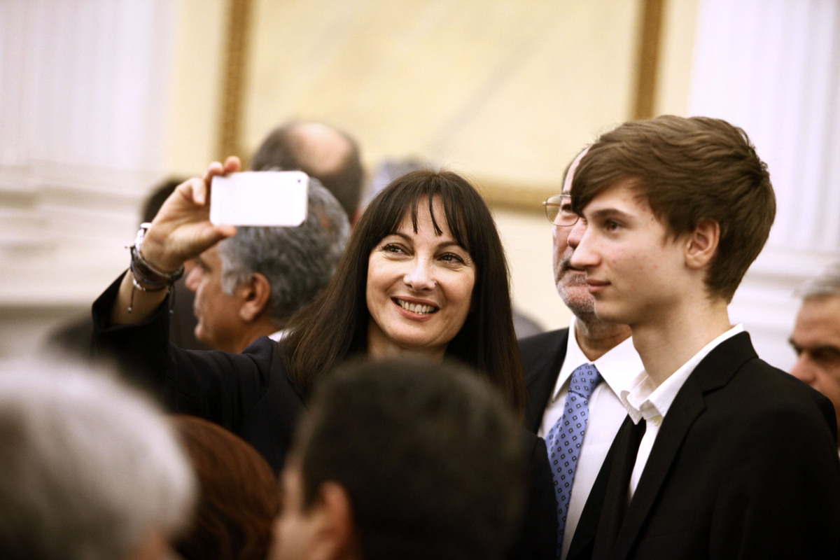 Οι selfies της υπουργού Τουρισμού, Έλενας Κουντουρά