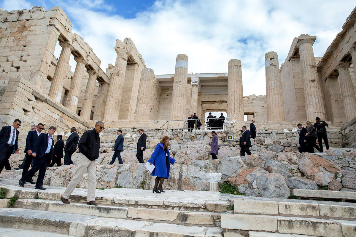 Ο Ομπάμα και... όλοι οι άνθρωποι του προέδρου στην Ακρόπολη... (Φωτογραφία Pete Souza)