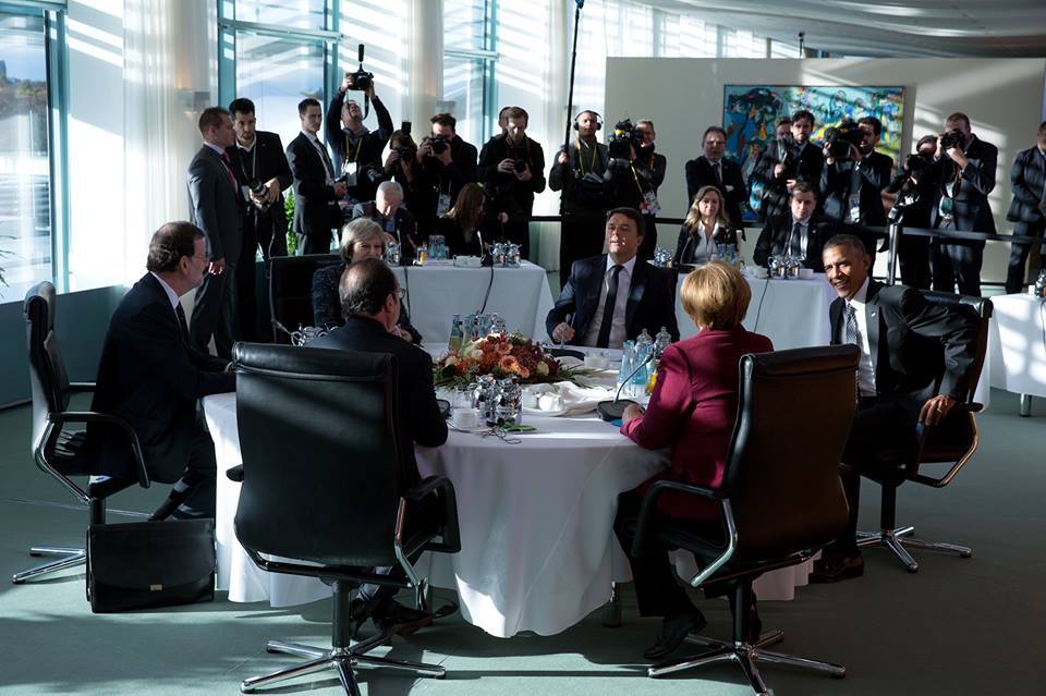 Στη μίνι σύνοδο κορυφής στο Βερολίνο με Μέρκελ, Ολάντ, Μει, Ρέντσι και Ραχόι (Φωτογραφία Pete Souza)