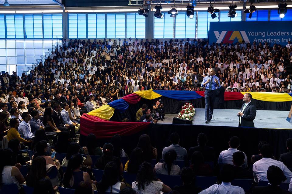 Σε ομιλία του σε Αμερικανούς φοιτητές στο Περού (Φωτογραφία Chuck Kennedy)