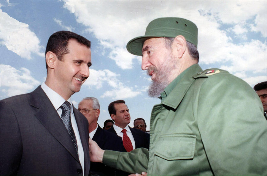 Με τον Πρόεδρο της Συρίας, Μπασάρ Αλ Άσαντ το 2001 στη Δαμασκό / Φωτογραφία αρχείου: ΑΠΕ - ΜΠΕ