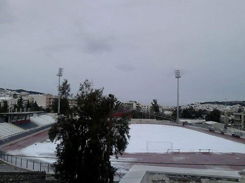 Το στάδιο της Μυτιλήνης καλύφθηκε με χιόνι - ΦΩΤΟ LesvosPost