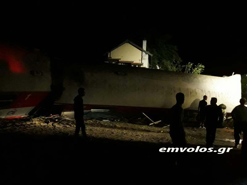 ΕΚΤΑΚΤΟ Εκτροχιάστηκε τραίνο έξω από την Θεσσαλονίκη! Για "τέσσερις νεκρούς και πέντε τραυματίες" μιλά η ΤΡΑΙΝΟΣΕ  