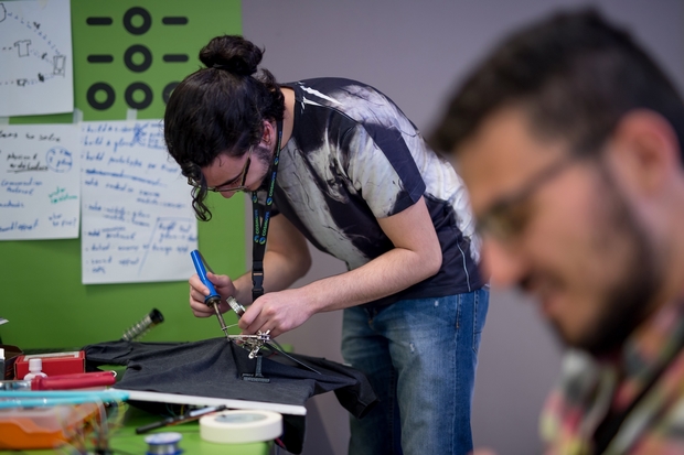 Οι ομάδες του 1ου COSMOTE HACKATHON  “έτρεξαν’’ κώδικα χωρίς να ιδρώνουν