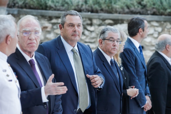 Από αριστερά οι αρχηγοί των Ένωσης Κεντρώων, Ανεξαρτήτων Ελλήνων και ΚΚΕ, Βασίλης Λεβέντης, Πάνος Καμμένος και Δημήτρης Κουτσούμπας, αντίστοιχα