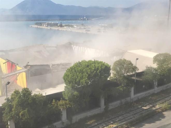Πάτρα: Κίνδυνος από σύννεφο σκόνης αμιάντου, μετά την κατάρρευση οροφής! SOS από γιατρούς  