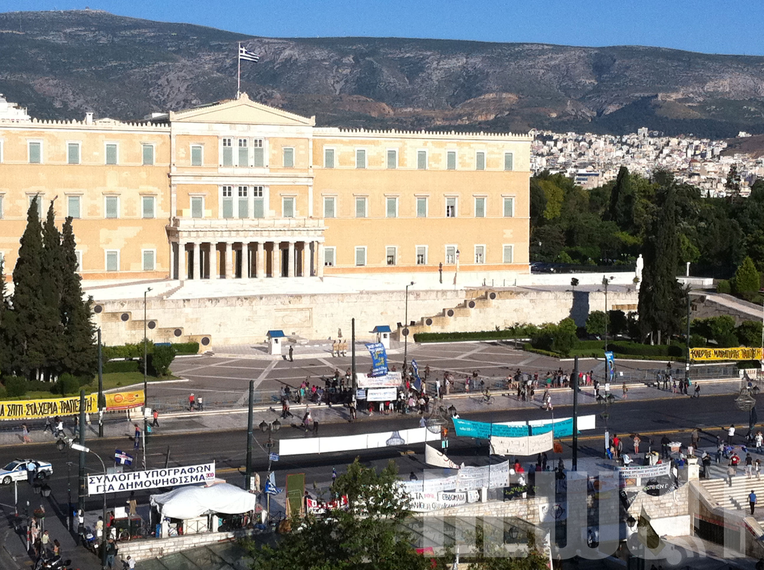 ΩΡΑ 19:00 Έφτασαν οι... πρώτοι στην πλατεία Συντάγματος