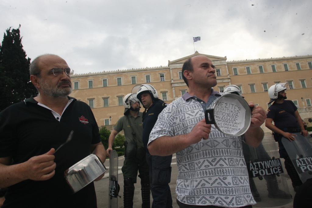 ΩΡΑ 18.49 ΜΕ ΤΙΣ ΚΑΤΣΑΡΟΛΕΣ ΑΝΑ ΧΕΙΡΑΣ