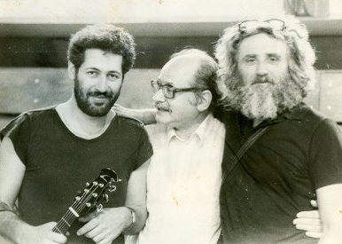 Με τον Πάνο Τζαβέλα όταν παρουσίαζαν αντάρτικα σε μπουάτ της Πλάκας