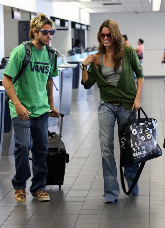 Ο Πάρης με την αγαπημένη του Nikki Reed στο αεροδρόμιο