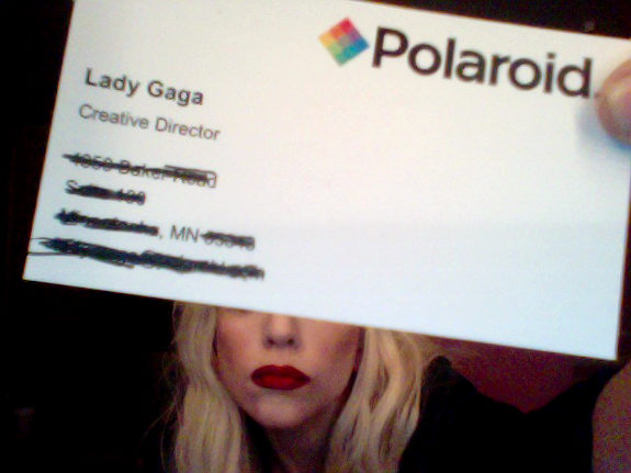 H Lady Gaga δείχνει στους φίλους της στο Twitter την κάρτα με την νέα της επαγγελματική ιδιότητα