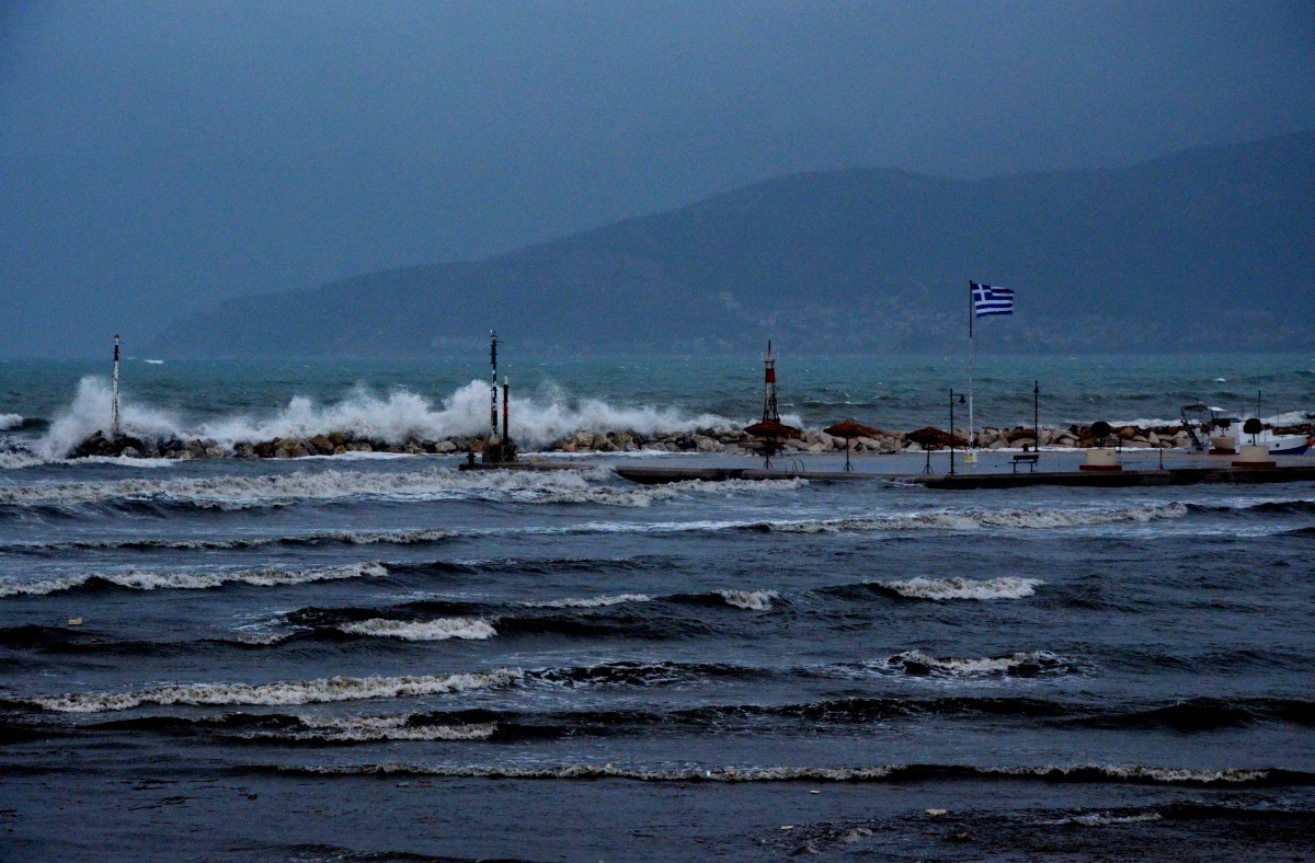 Καιρός – Κυκλώνας Ζορμπάς: LIVE εικόνα από όλη την Ελλάδα!