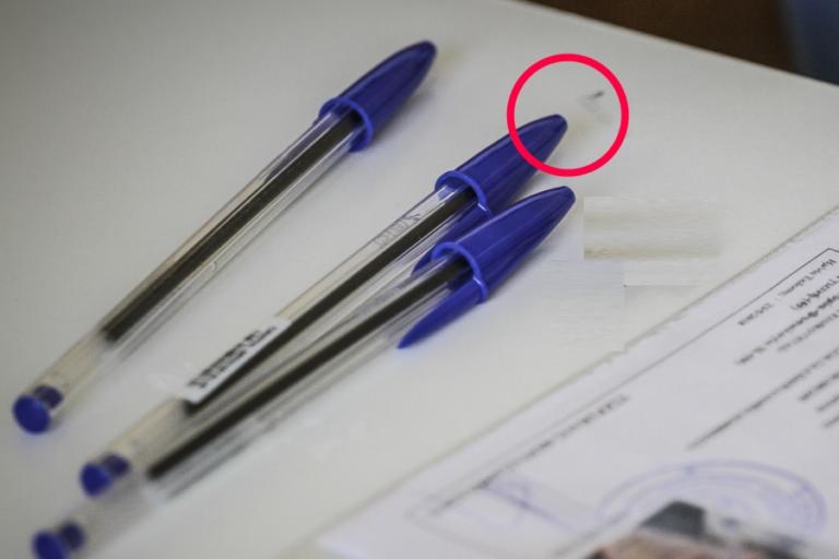 Γιατί το καπάκι του στυλό έχει τρύπα μπροστά; Θα μείνετε άναυδοι με την απάντηση! | Newsit.gr Γιατί το καπάκι του στυλό έχει τρύπα μπροστά; Θα μείνετε άναυδοι με την απάντηση! | Newsit.gr