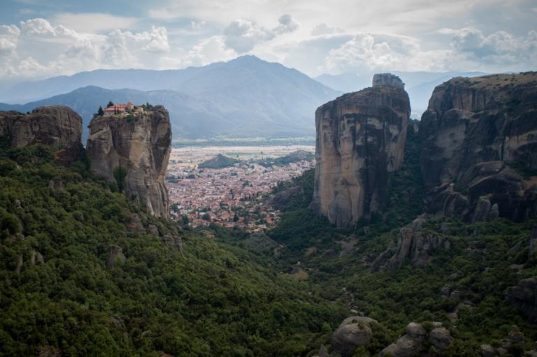 Μετέωρα: Οι θρύλοι και οι εικόνες που κόβουν την ανάσα | Newsit.gr Μετέωρα: Οι θρύλοι και οι εικόνες που κόβουν την ανάσα | Newsit.gr