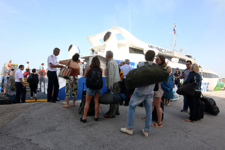 Σκιάθος: Καθηλωμένοι τουρίστες με προορισμό τη Σκόπελο και την Αλόννησο!