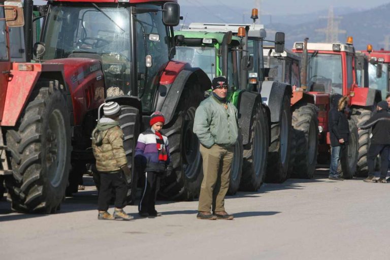 Μπλόκα Αγροτών: Νέα τρακτέρ στις Μικροθήβες – Απέκλεισαν εφορίες στον Βόλο! | Newsit.gr Μπλόκα Αγροτών: Νέα τρακτέρ στις Μικροθήβες – Απέκλεισαν εφορίες στον Βόλο! | Newsit.gr