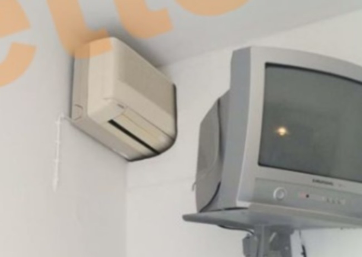 Ρέθυμνο: Ένα κλιματιστικό ανά δύο δωμάτια – Viral στο facebook η απίστευτη πατέντα ξενοδόχου (Φωτό)! | Newsit.gr Ρέθυμνο: Ένα κλιματιστικό ανά δύο δωμάτια – Viral στο facebook η απίστευτη πατέντα ξενοδόχου (Φωτό)! | Newsit.gr