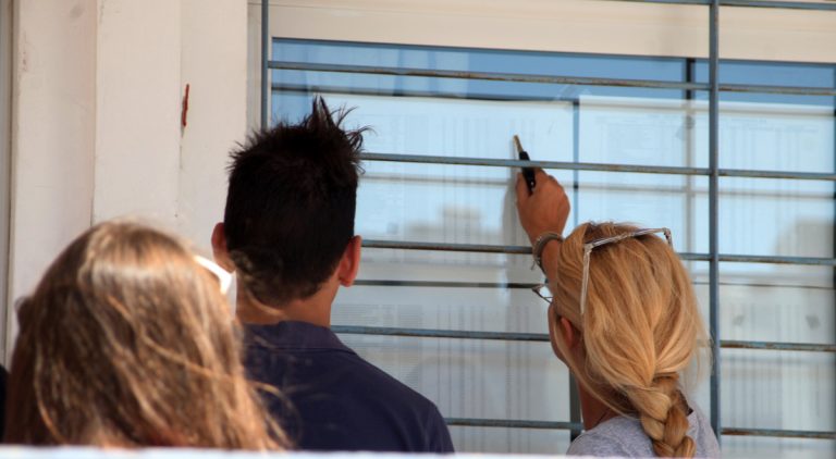 Βάσεις 2015: Καταποντίστηκαν 246 σχολές! Δείτε τους πίνακες με τα μόρια! | Newsit.gr Βάσεις 2015: Καταποντίστηκαν 246 σχολές! Δείτε τους πίνακες με τα μόρια! | Newsit.gr