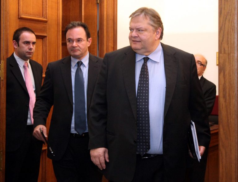 Απάντηση ΣΥΡΙΖΑ με «καρφιά» για Παπακωνσταντίνου – Βενιζέλο: «Φωνάζει ο κλέφτης» | Newsit.gr Απάντηση ΣΥΡΙΖΑ με «καρφιά» για Παπακωνσταντίνου – Βενιζέλο: «Φωνάζει ο κλέφτης» | Newsit.gr