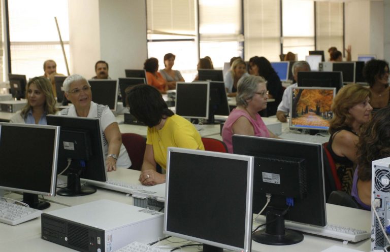 ΟΟΣΑ: Γύρω στις 2.035 ώρες το χρόνο δουλεύει ο… «τεμπέλης» Έλληνας | Newsit.gr ΟΟΣΑ: Γύρω στις 2.035 ώρες το χρόνο δουλεύει ο… «τεμπέλης» Έλληνας | Newsit.gr