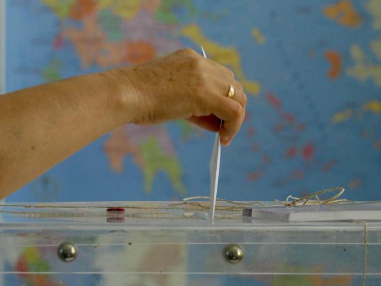 Απ’ τις δημοτικές εκλογές βγήκε η φράση “έχει μπάρμπα στην Κορώνη” | Newsit.gr Απ’ τις δημοτικές εκλογές βγήκε η φράση “έχει μπάρμπα στην Κορώνη” | Newsit.gr