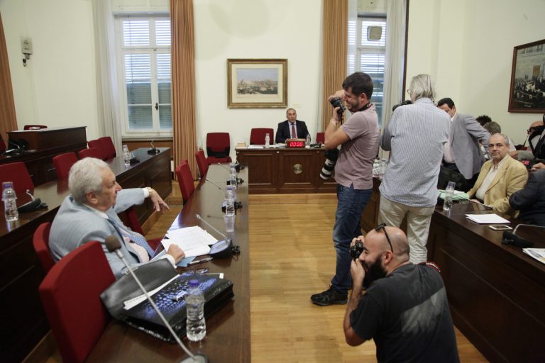 Δείτε το βίντεο με τον καυγά Κοντομηνά – Κασιδιάρη: «Ακούστε κύριε τίποτα» – «Άντε ρε καραγκιόζη» | Newsit.gr Δείτε το βίντεο με τον καυγά Κοντομηνά – Κασιδιάρη: «Ακούστε κύριε τίποτα» – «Άντε ρε καραγκιόζη» | Newsit.gr