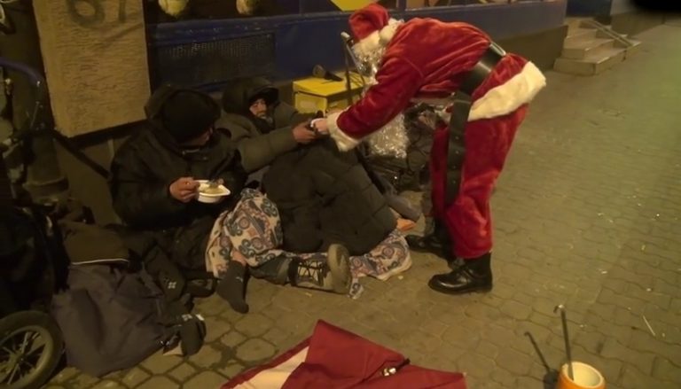Όταν δείτε τι έκανε αυτός ο Άγιος Βασίλης, θα δακρύσετε! (ΒΙΝΤΕΟ)