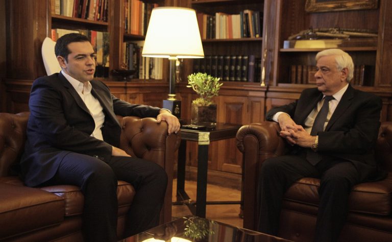 Διπλή εισαγγελική παρέμβαση για τον αντιεισαγγελέα που έβριζε Τσίπρα και Παυλόπουλο στο facebook | Newsit.gr