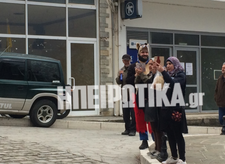 Γιάννενα: Προσφυγοπούλες στο καρναβάλι της Κόνιτσας – Δείτε φωτό και βίντεο! | Newsit.gr Γιάννενα: Προσφυγοπούλες στο καρναβάλι της Κόνιτσας – Δείτε φωτό και βίντεο! | Newsit.gr