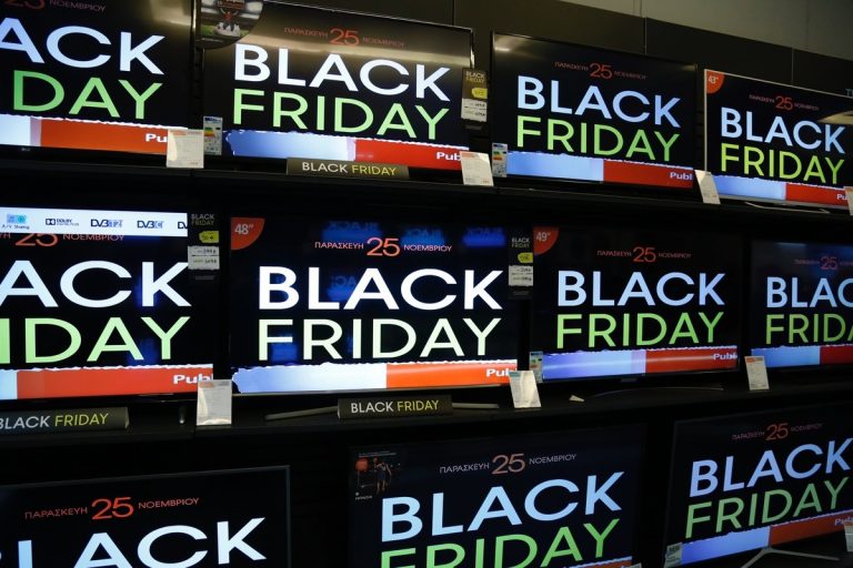 #blackfriday: Η αντίδραση του twitter στη φρενίτιδα έξω από τα καταστήματα | Newsit.gr #blackfriday: Η αντίδραση του twitter στη φρενίτιδα έξω από τα καταστήματα | Newsit.gr