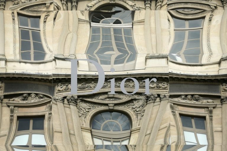 Super deal! Η Louis Vuitton εξαγοράζει τον Dior έναντι 12,1 δισεκ. ευρώ! | Newsit.gr Super deal! Η Louis Vuitton εξαγοράζει τον Dior έναντι 12,1 δισεκ. ευρώ! | Newsit.gr