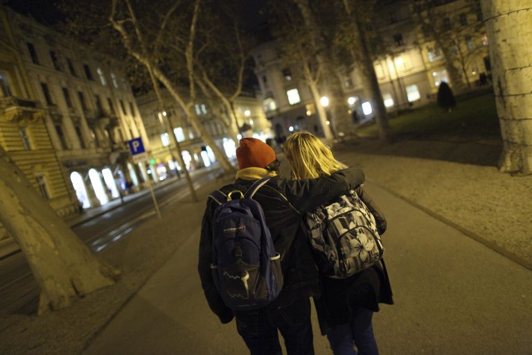 ΕΕ: Ίσα δικαιώματα στα παντρεμένα ετερόφυλα και ομόφυλα ζευγάρια | Newsit.gr ΕΕ: Ίσα δικαιώματα στα παντρεμένα ετερόφυλα και ομόφυλα ζευγάρια | Newsit.gr