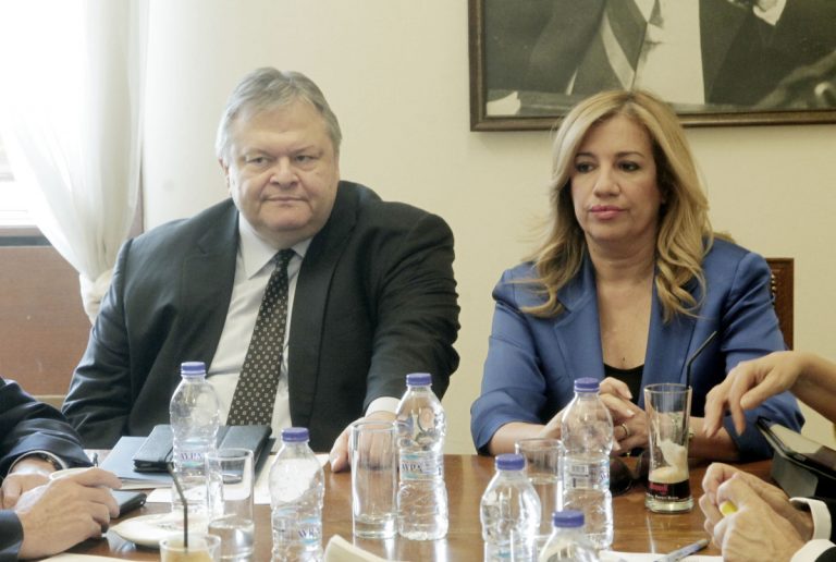 Φώφη – Βαγγέλης σημειώσατε 2 λόγω σωματοδομής… | Newsit.gr Φώφη – Βαγγέλης σημειώσατε 2 λόγω σωματοδομής… | Newsit.gr
