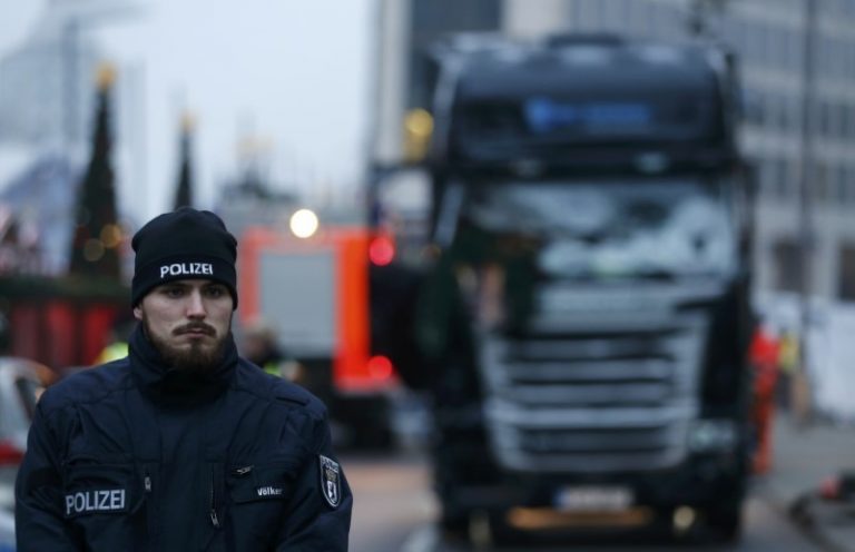 Επίθεση στο Βερολίνο: Αφέθηκε ο ύποπτος για το μακελειό – Κυκλοφορεί ελεύθερος ο δράστης