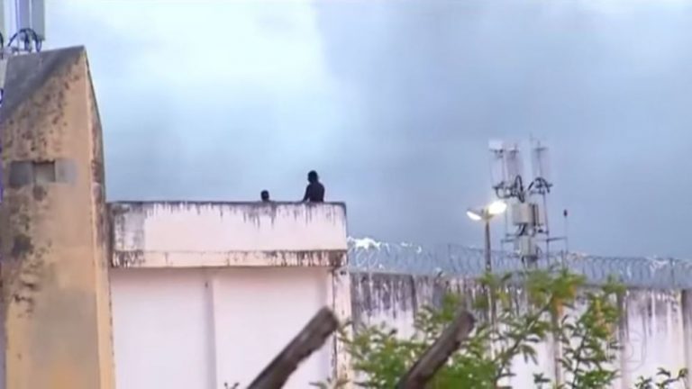 Μάχη συμμοριών με 30 νεκρούς σε φυλακή της Βραζιλίας | Newsit.gr Μάχη συμμοριών με 30 νεκρούς σε φυλακή της Βραζιλίας | Newsit.gr