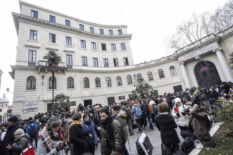 Τρέμει η Γη! Απανωτοί σεισμοί στην Ιταλία! 5,5 Ρίχτερ ο μεγαλύτερος | Newsit.gr Τρέμει η Γη! Απανωτοί σεισμοί στην Ιταλία! 5,5 Ρίχτερ ο μεγαλύτερος | Newsit.gr