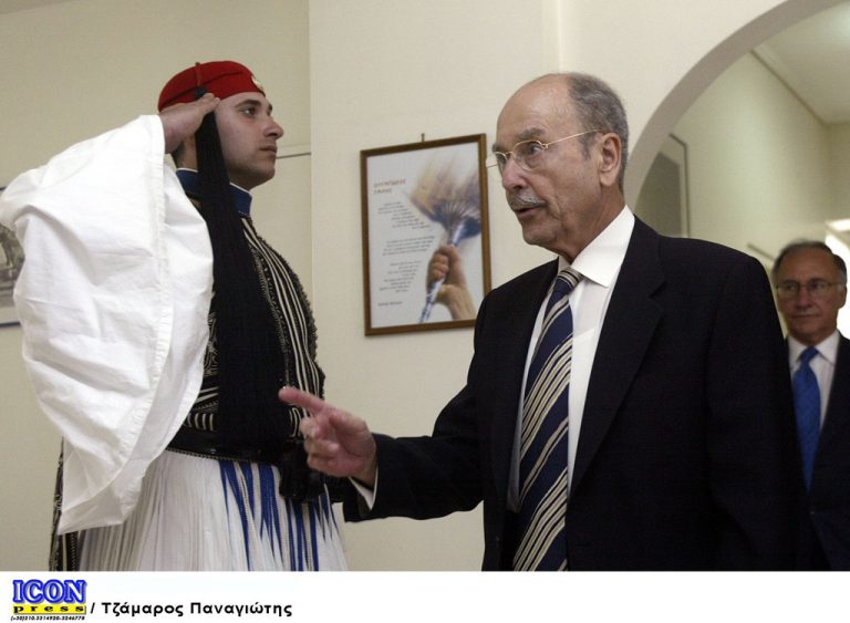 Κωστής Στεφανόπουλος: Οι φράσεις του που έγραψαν ιστορία | Newsit.gr Κωστής Στεφανόπουλος: Οι φράσεις του που έγραψαν ιστορία | Newsit.gr