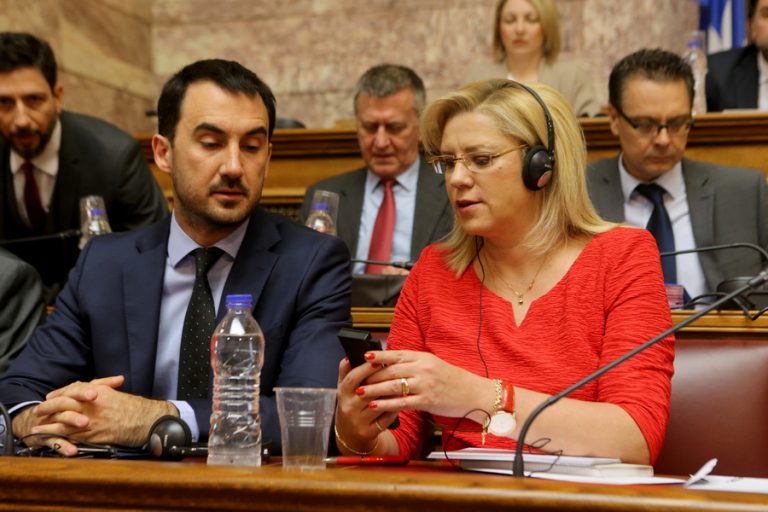«Καυγάς» Κρέτσου – Καραθανασόπουλου για τον Κομμουνισμό! «Μη με προσβάλετε»