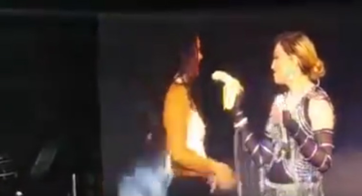 Δεν θα πιστέψετε τι έκανε η Madonna! VIDEO | Newsit.gr Δεν θα πιστέψετε τι έκανε η Madonna! VIDEO | Newsit.gr